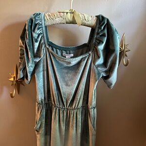 Nordstrom girls green velvet jumpsuit, size 10-12.